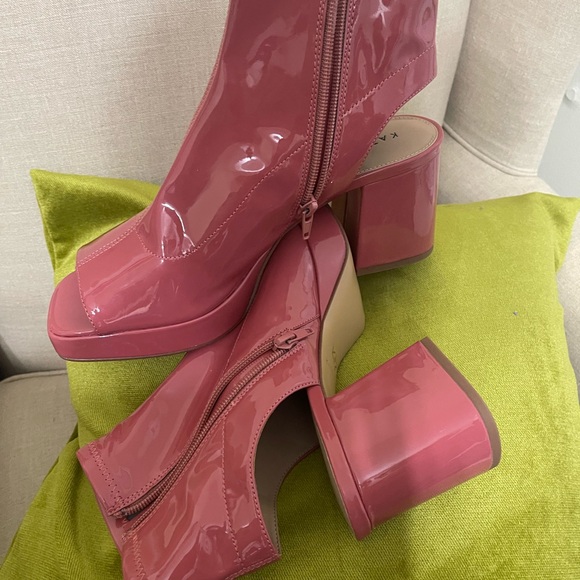 Shortie Bootie - Picture 3 of 6